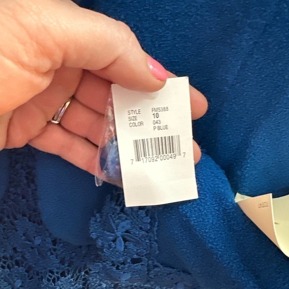 Bloomingdale’s suit - Picture 2 of 5